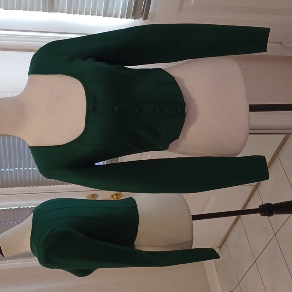 4/$80 Green Fitted Short Top - Size Medium